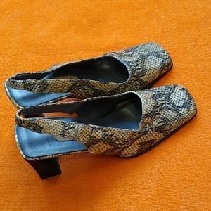 𝅺Charlies Women Sandals Snake Print High Heel. 6M